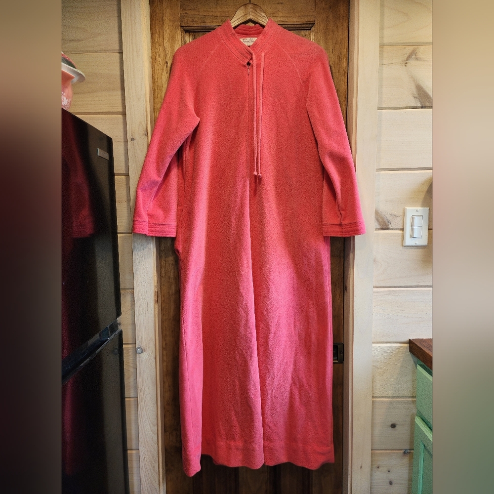 Vintage 70s Vanity Fair Hot Pink Robe